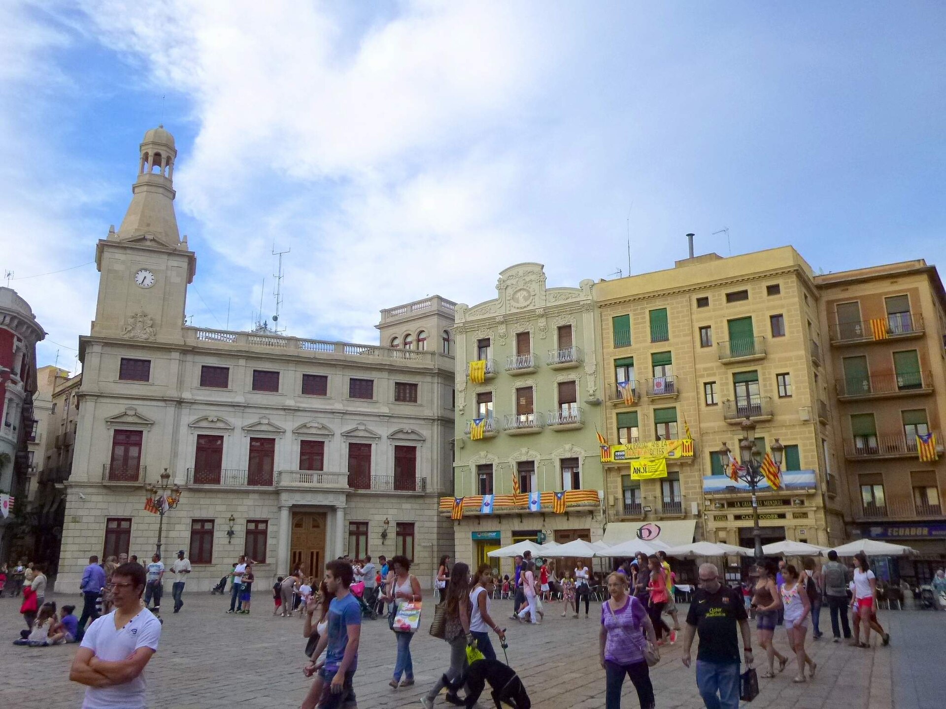 Praça do Mercadal no centro histórico de Reus, Espanha